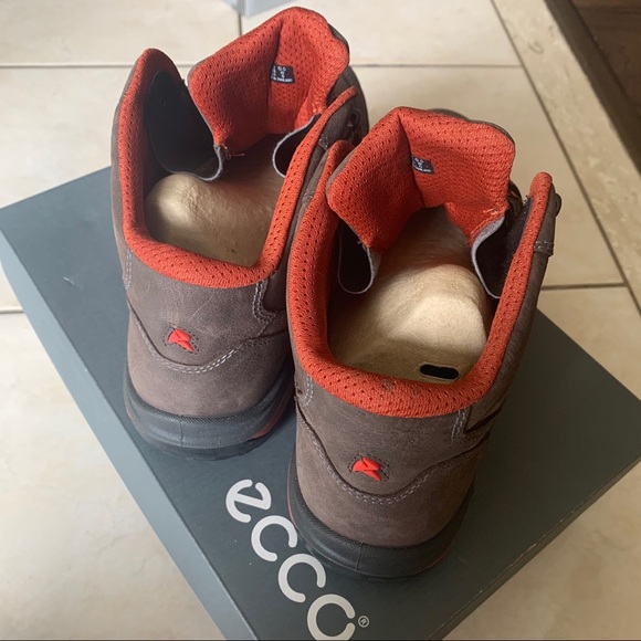 Ecco Ulterra Mid Boots - Picture 8 of 9